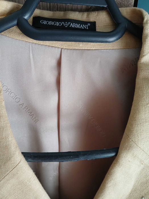 Vand costum Armani marimea 58