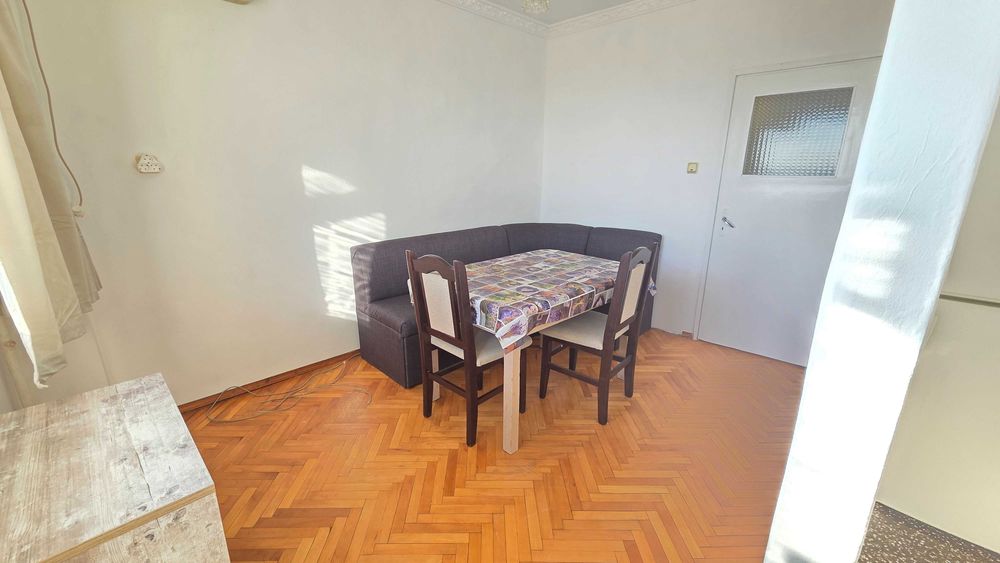 Дава се под наем Двустаен апартамент в Плевен, Сторгозия - 70 кв.м за 298.86 € - Снимка #2