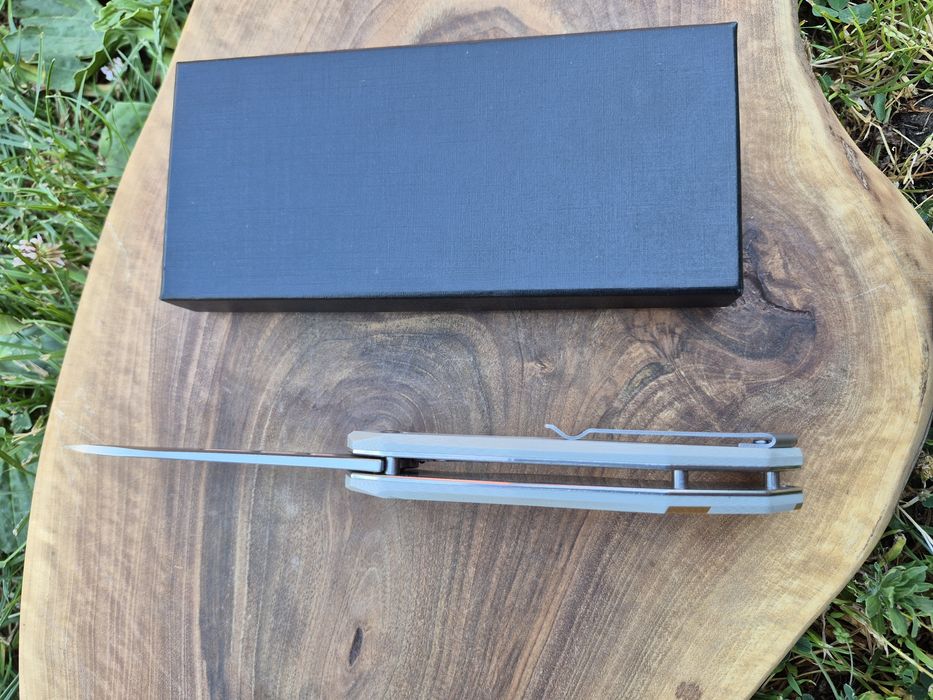 Сгъваем джобен нож ,стомана D2 с двуцветна дръжка,D120