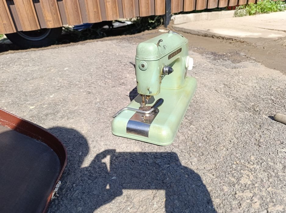 Арт объект, швейная машинка