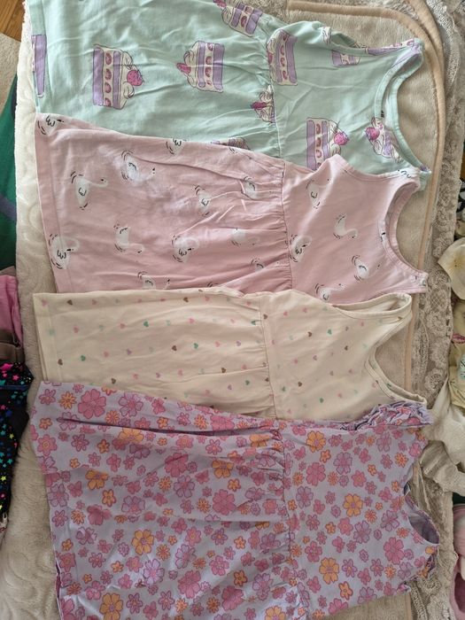Rochițe,tricouri și colanți mărimea 98