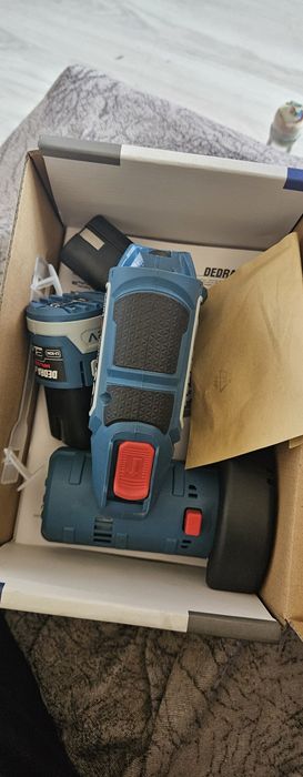 Акумулаторният ъглошлайф DEDRA MAUS DED7339 (12V)