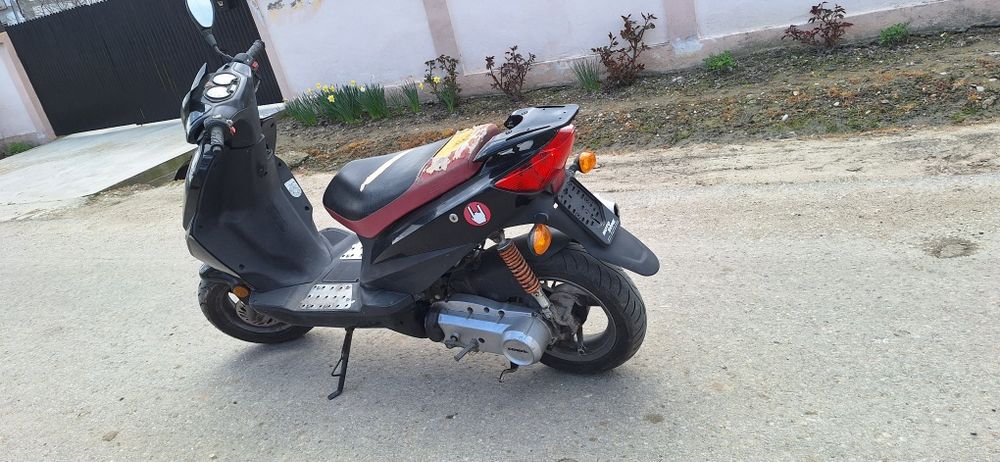 Vand 2 scutere 49 cm.2 t