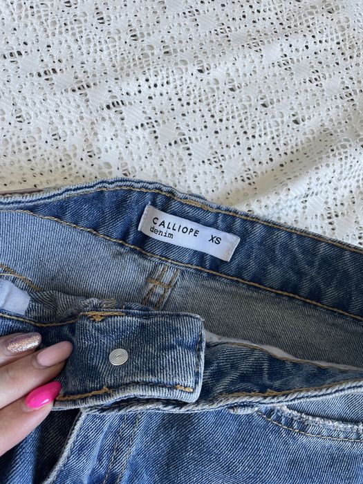 Бяла блуза и пола