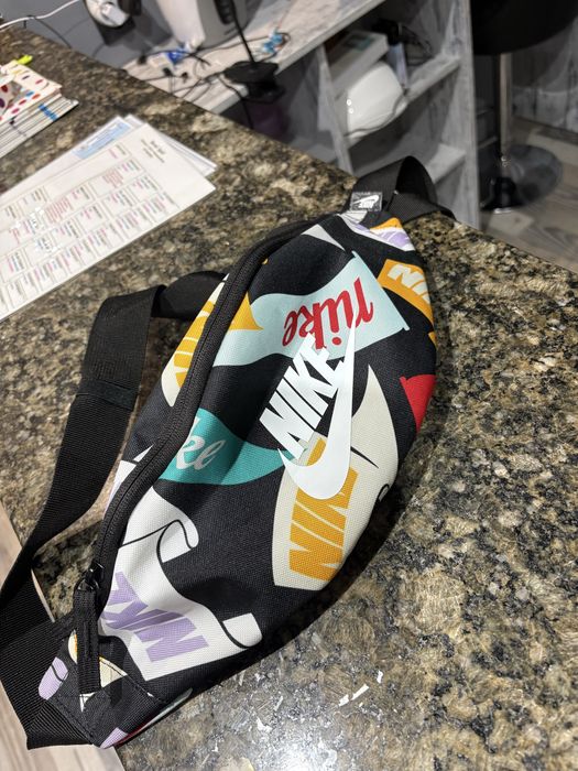 Чантичка Nike.