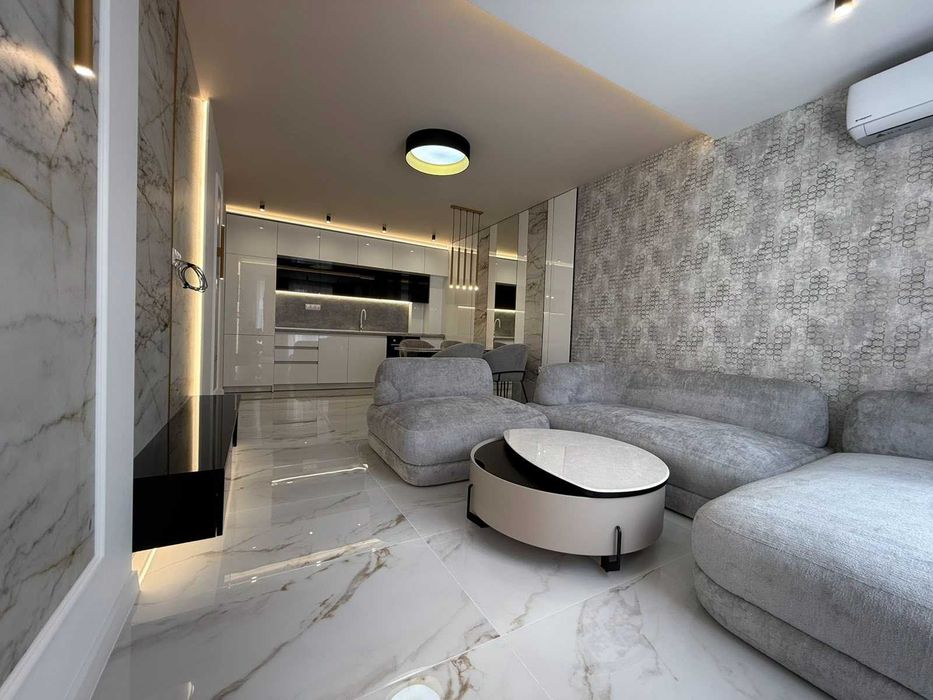 Продава се Тристаен апартамент в Пловдив, Остромила - 96 кв.м за 2448 €/кв.м - Снимка #2