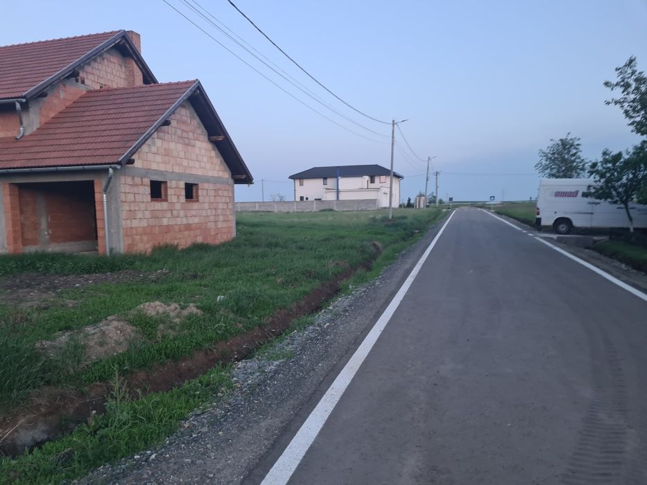 Casa la rosu in Sagu, 505 mp teren.
