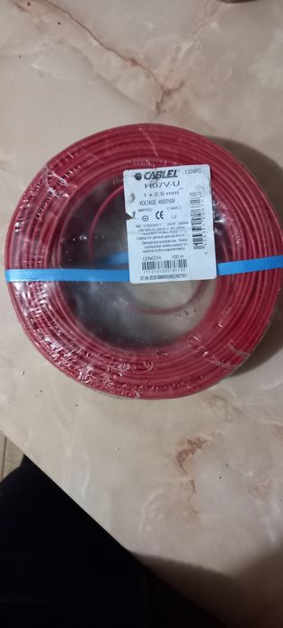 Rola cablu : 100m × 2,5 Roșu.