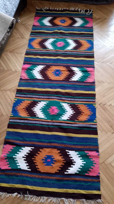 Vand 2 covoare traditionale autentice din lana, tesute manual la razboi, model oltenesc pret 1.500 lei