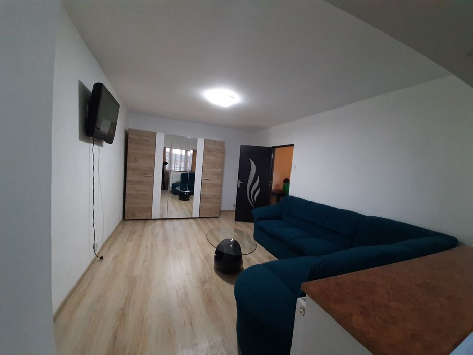 Închiriez garsoniera spațioasă, mobilata și utilată, cu centrala proprie pe gaz