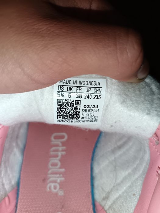 Чисто нови Adidas Обувки