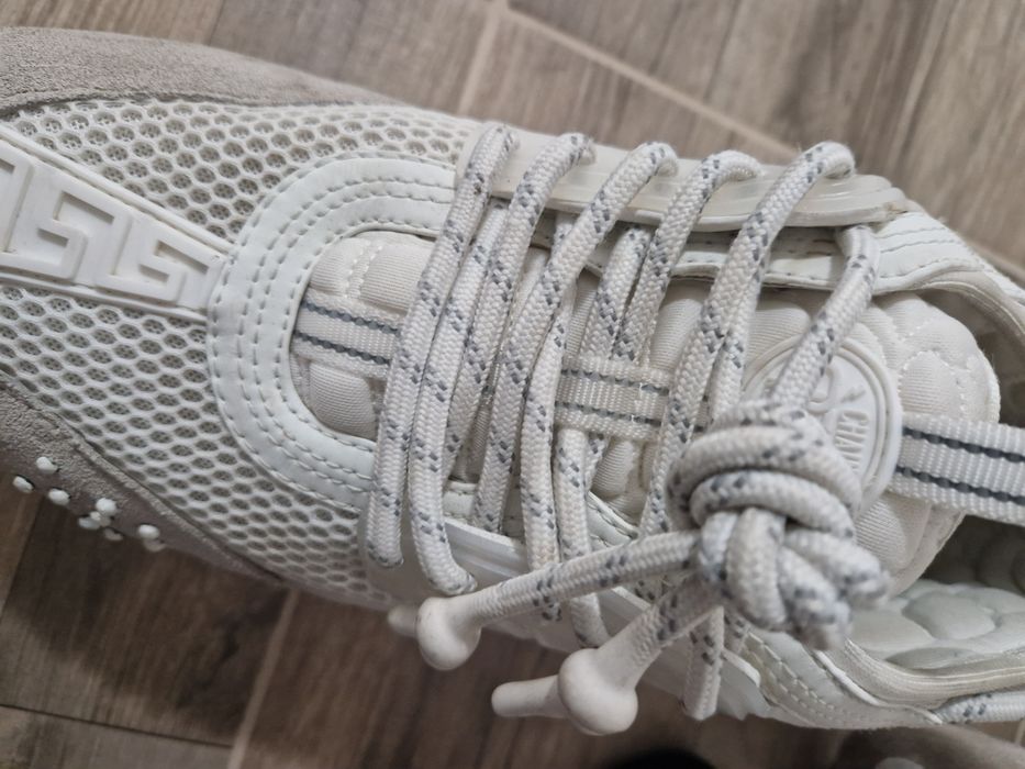 Vând adidasi versace !