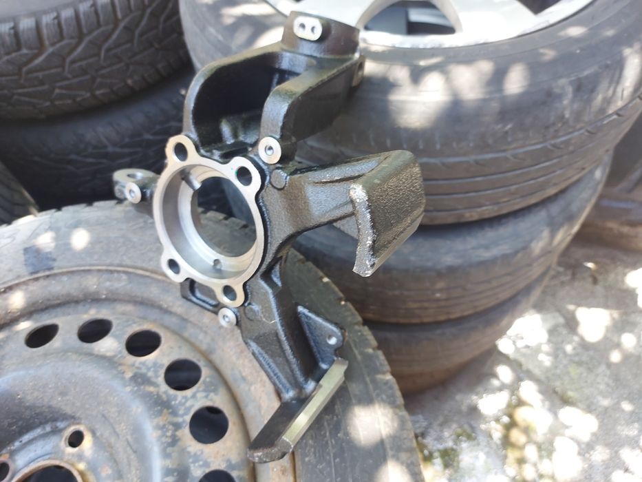 НОВ Преден десен шенкел Голф 5 , Ауди А3 / Golf 5 , Audi A3 8P