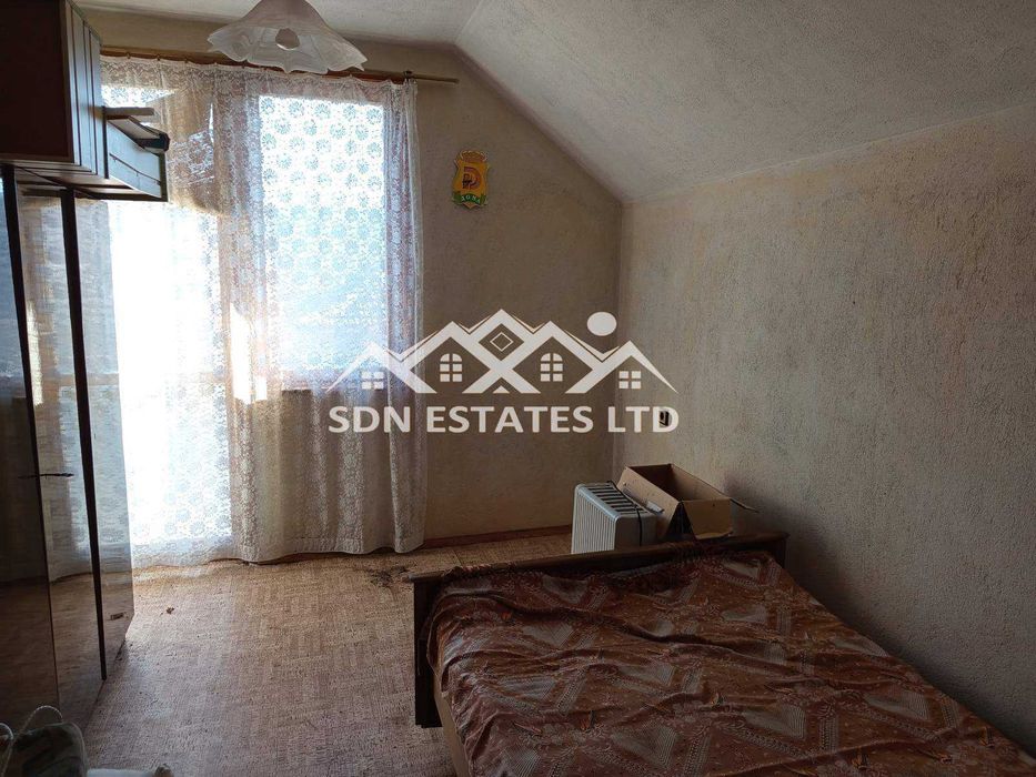 Продава монолитна къща в село Средногорово