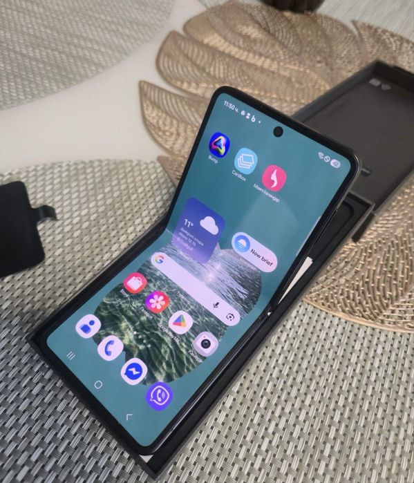 Samsung Z-FLIP 7 512G Чисто Нов