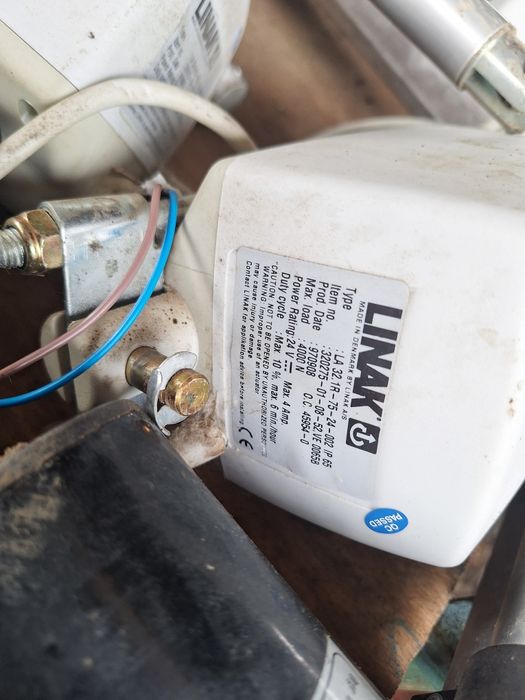 Motoare cu ax telescopic pentru porți, trape, etc