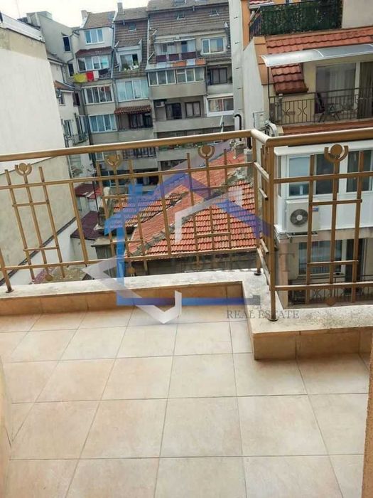 Дава се под наем Тристаен апартамент в Варна, Червен площад - 87 кв.м за 561 € - Снимка #9