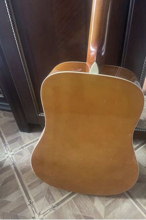 Акустическая гитара HOMAGE небольшой дефект на корпусе, в цене учтено