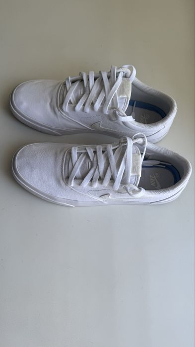 Продам кеды Nike белые оригинал