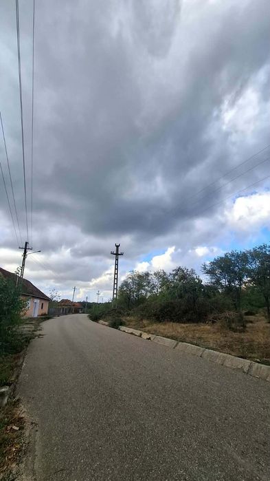 Vând casă la țară