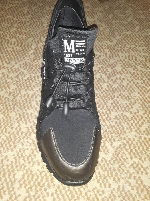 Продам женские ботинки осень