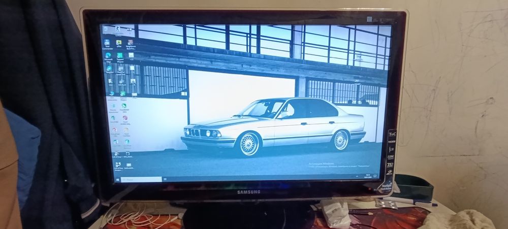 Samsung monitor sotiladi