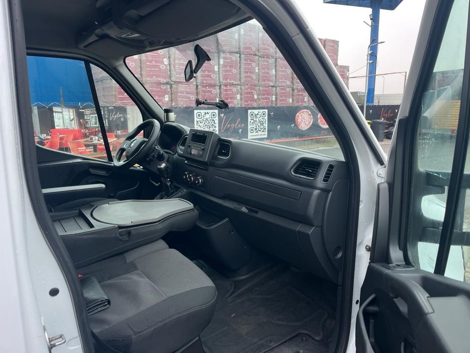 Vand renou master 2022  9 europaleti cu cabina de dormit