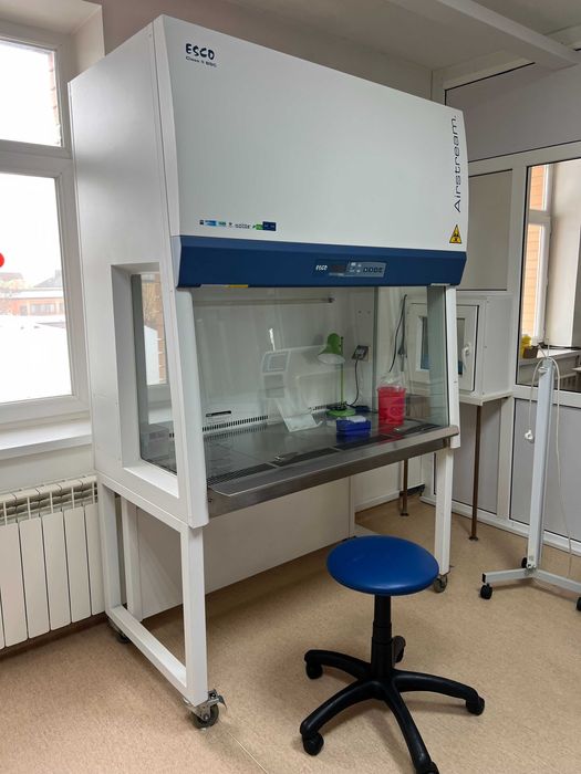 Ламинарный шкаф (ПЦР бокс)