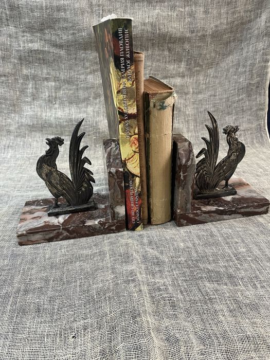 Чифт стопери за книги