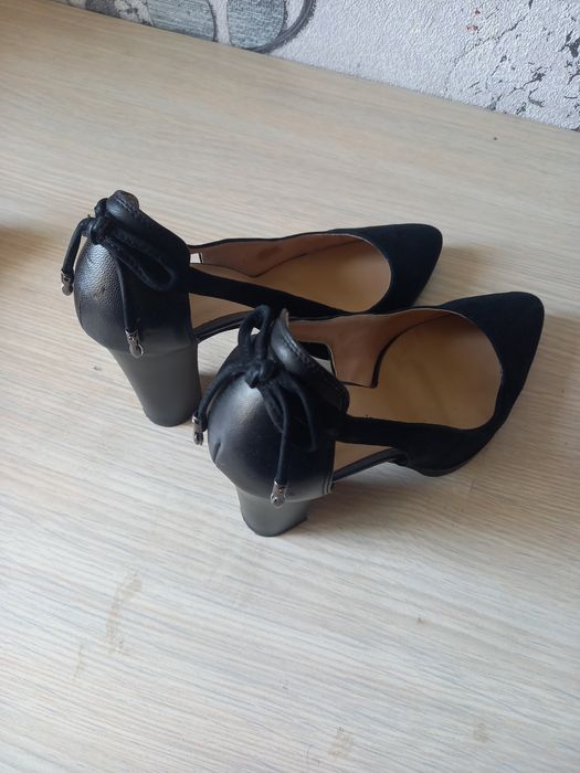 Аёллар оёк кийими