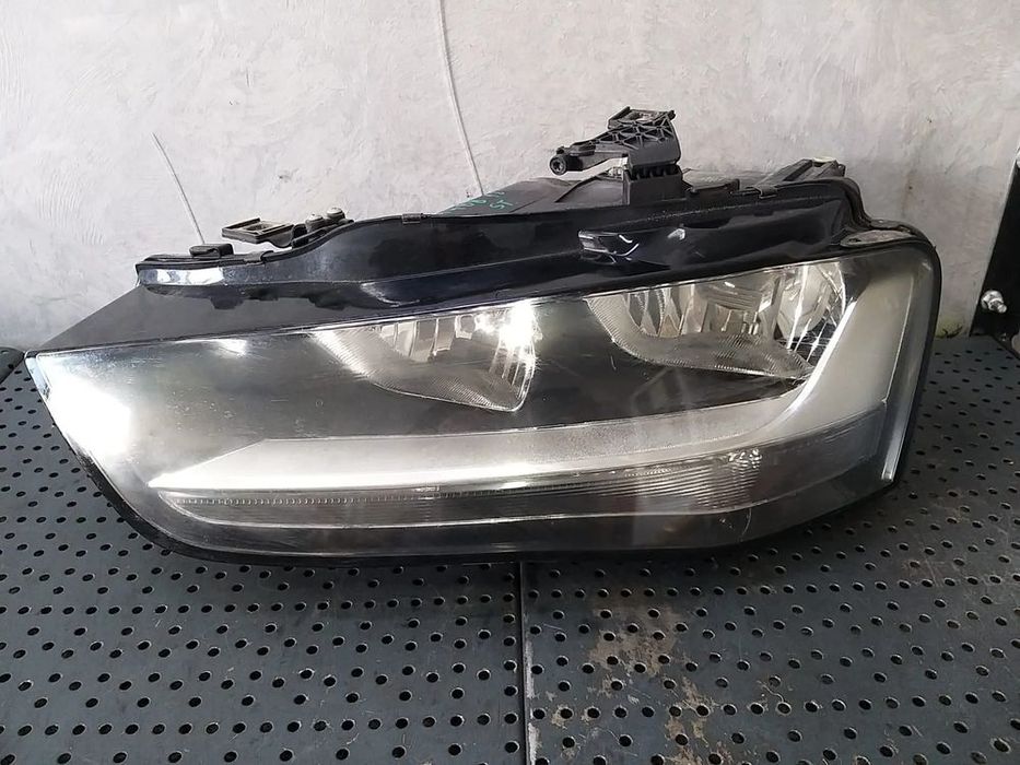 Far stanga audi a4 b8 8k