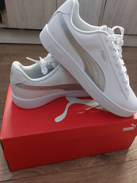 Бели обувки Puma
