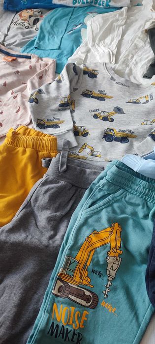 Лот детски дрехи 110 -116 блузи и панталони -H&M,Zara,lupilu и д-р.