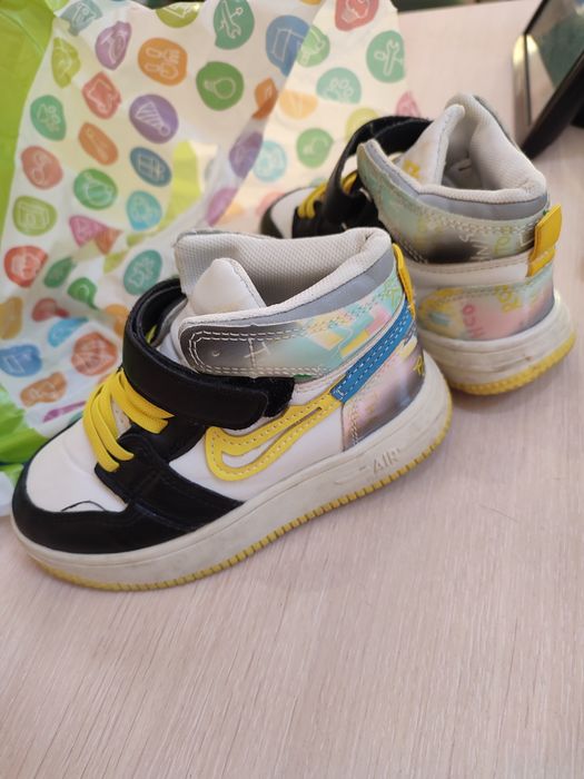 Продам обувь на девочку в отличном состоянии