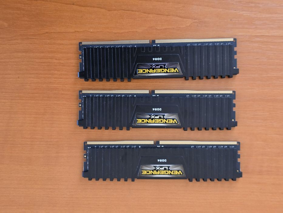 Ram 24 GB [3 x 8gb] ddr4 3200mhz.