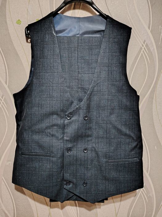 Продам костюм тройку