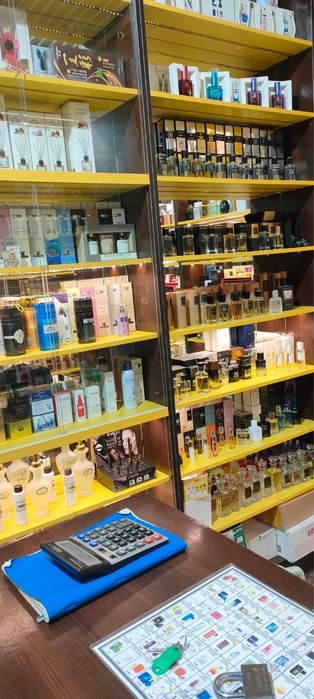 Парфюмерия дукені сатылады