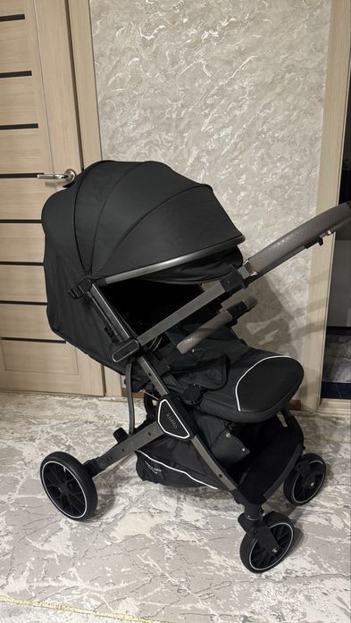 Прогулочная коляска с перекидной ручкой
