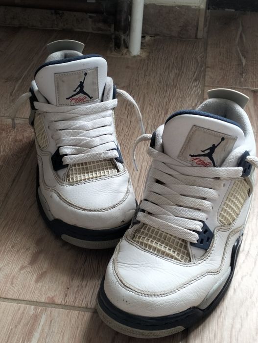 Vand Air Jordan 4 Midnight Navy.