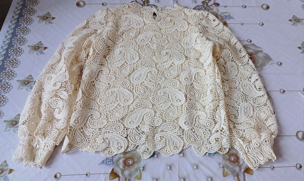 Продаю кофту.Новая.Адрес: г.Фергана