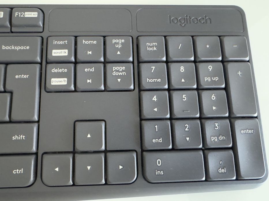 Комплект безжични мишка и клавиатура Logitech - MK235