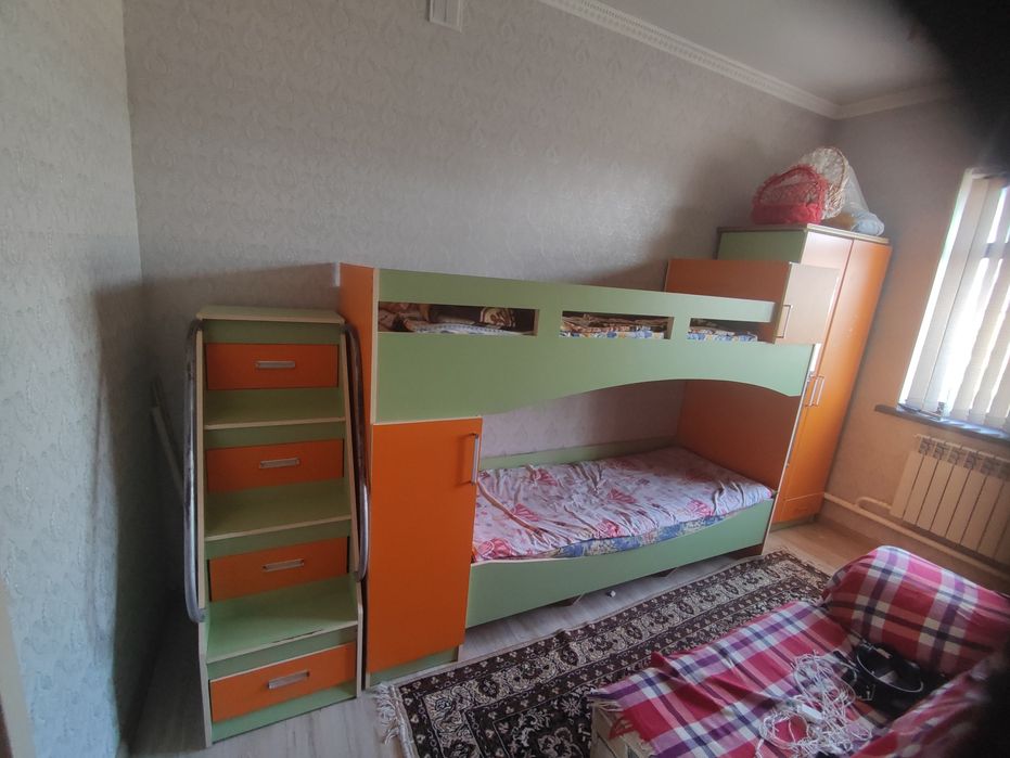 Детская двухъярусная кровать со шкафом
