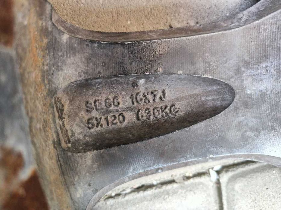 Продам легкосплавные диски на Пежо.