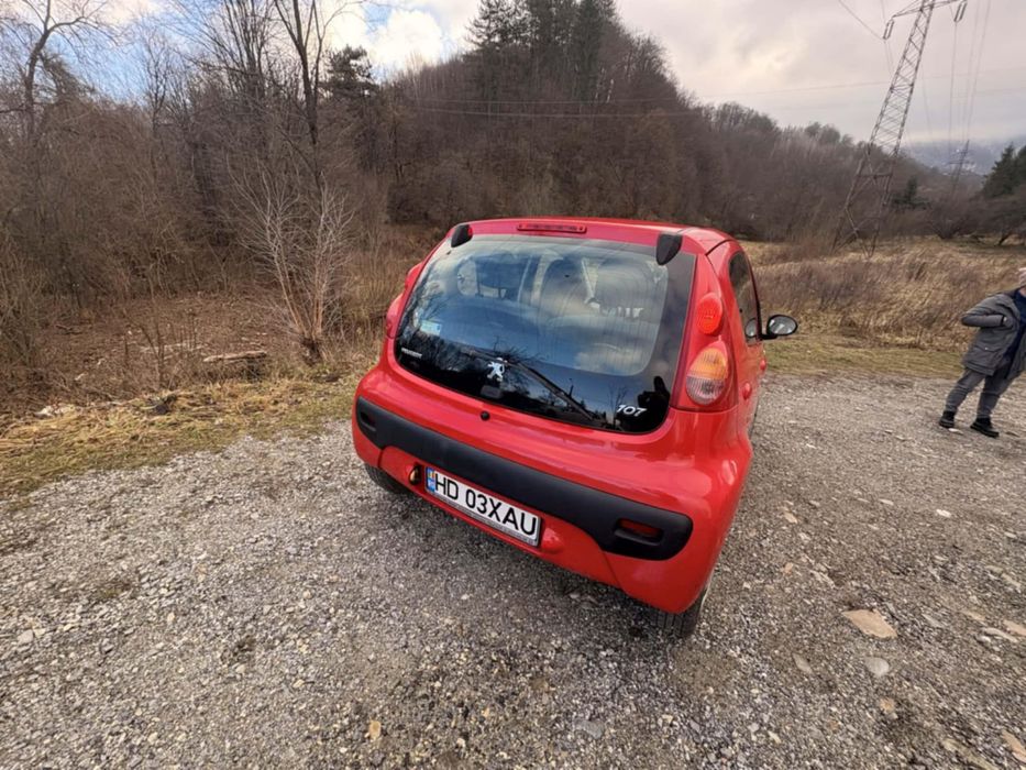 Vând Peugeot 107