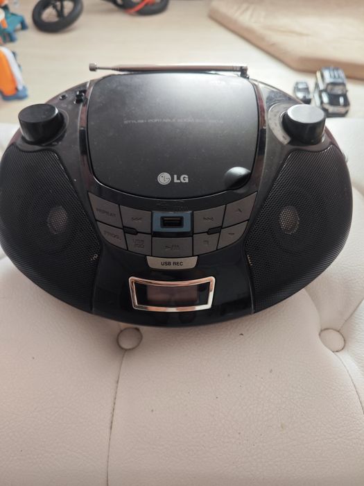 LG аудиомагнитола