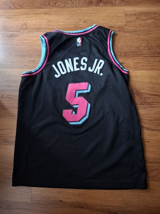 Nike JONES JR. потник M размер.