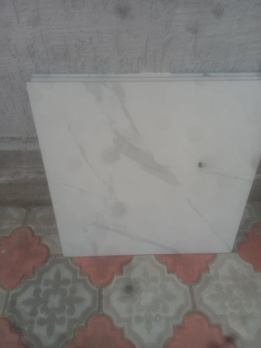Продам кафель матовый 3шт