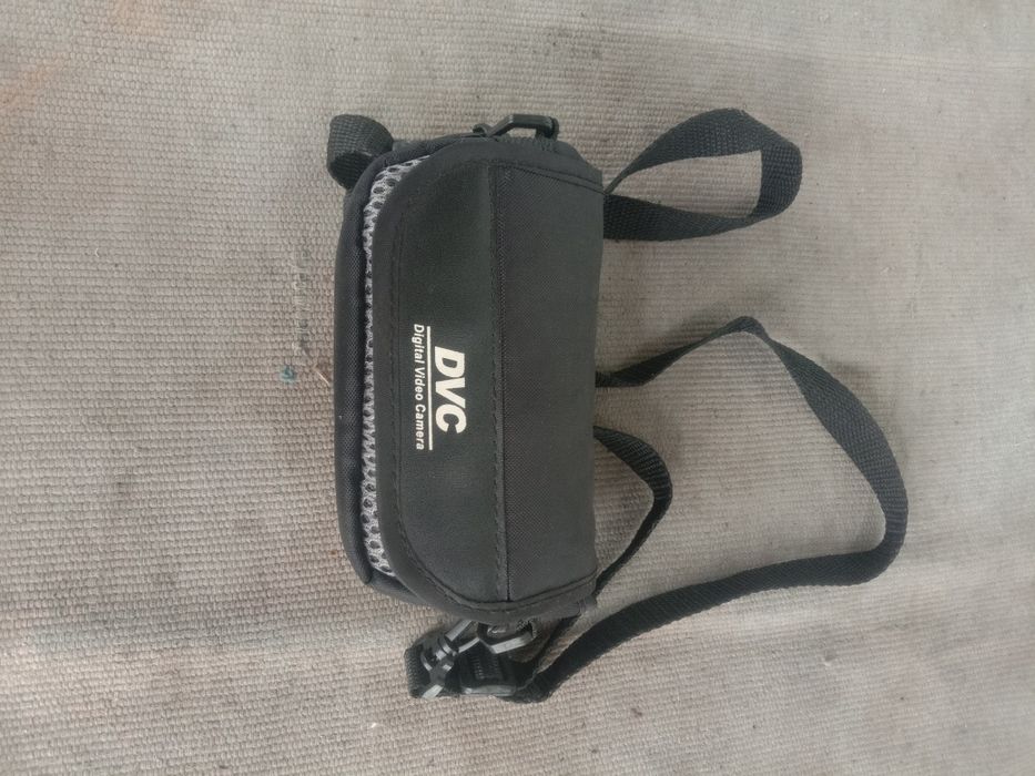 Продам новую видео камеру