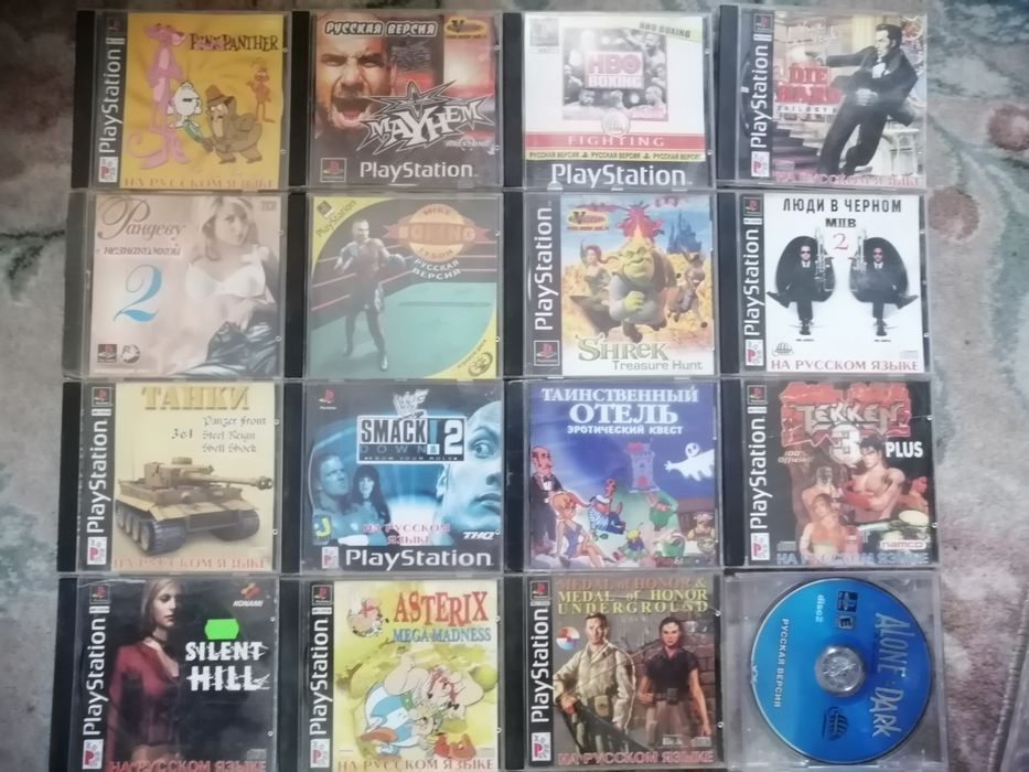 Sony PlayStation 1 с дисками игр