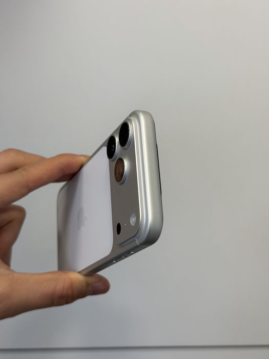 iPhone 17 PRO MAX - 7 цикъла